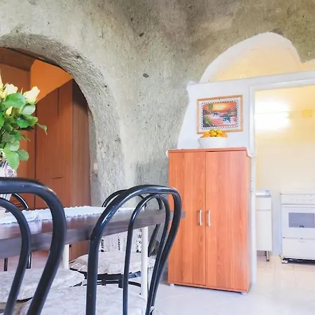 In Pietra Di Tufo Ischitana, Forio * Forio di Ischia